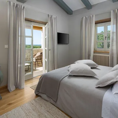 Nevia Villa Ladici
