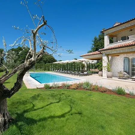 Nevia Villa